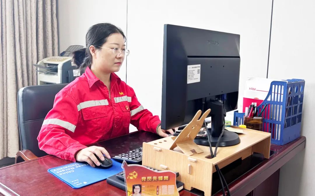 【宜化榜樣】化機(jī)公司牛艷嬌：恪盡職守勇?lián)?dāng)，廉潔自律揚(yáng)清風(fēng)(圖3)