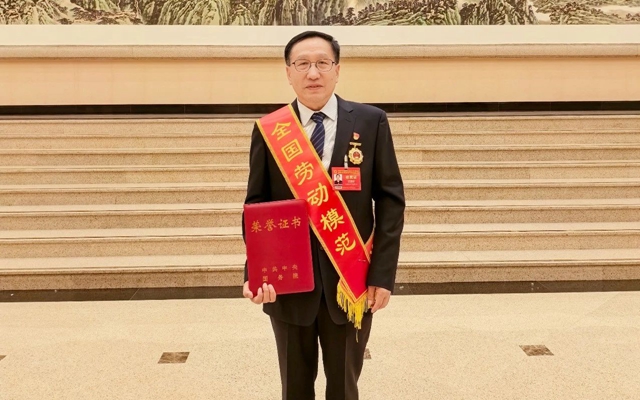 祝賀！新疆宜化礦業(yè)龐建將榮獲全國勞動(dòng)模范