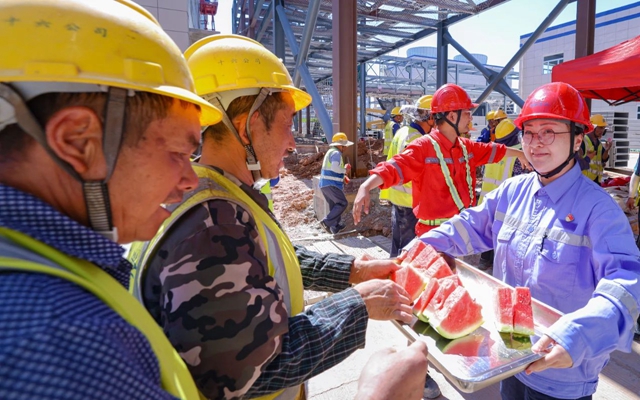 酷暑送清涼，關(guān)懷沁人心！宜化田家河園區(qū)全力保障職工高溫作業(yè)安全