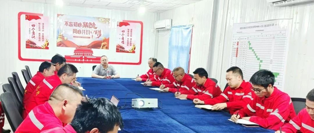 化機(jī)公司黨委書記、董事長、總經(jīng)理楊中澤到新疆項目部現(xiàn)場辦公